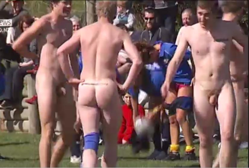 Nude rugby player shaves teammates
